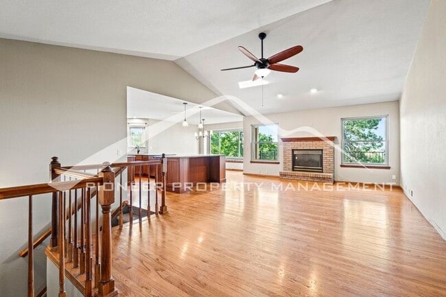 Building Photo - 5020 Broadmoor Bluffs Dr