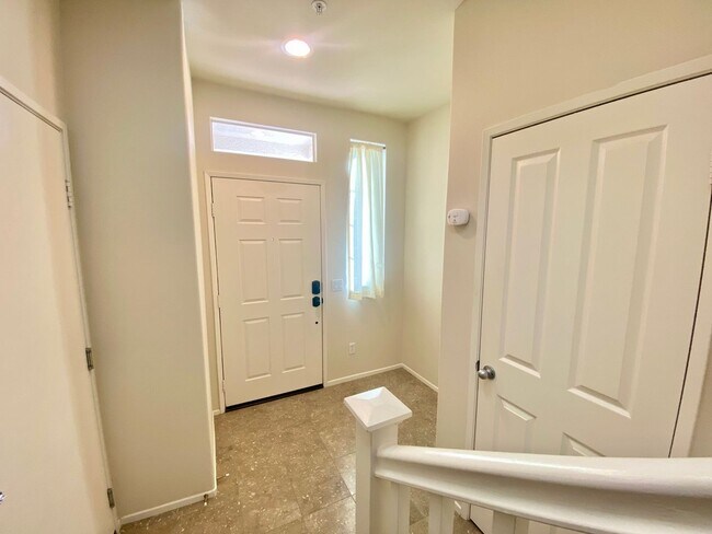 Building Photo - Charming 2 Bed, 2 Bath Condo in Desirable ...