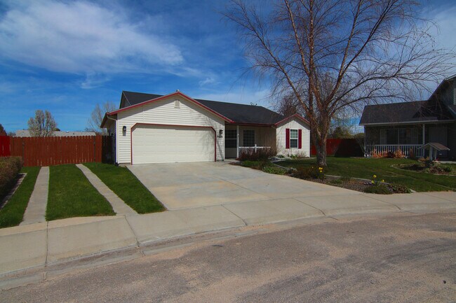 Building Photo - Updated Home in Rosecreek Subdivision