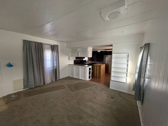 Building Photo - 3 bed/2 bath Trailer - NEW APPLIANCES, W/D...