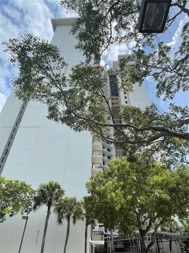 Foto del edificio - 18181 NE 31st Ct