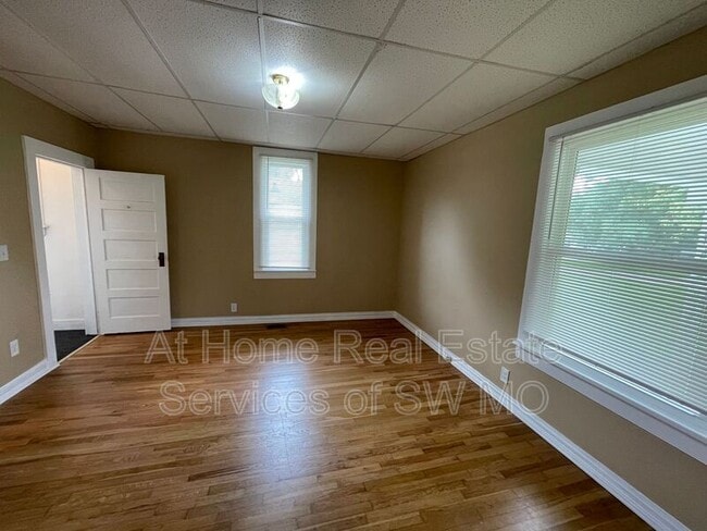 Building Photo - 1104 S Oak Park Dr