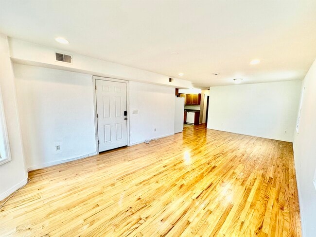 Foto del edificio - 53 Williams Ave
