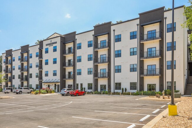 Building Photo - 1221 S Indian Creek Dr