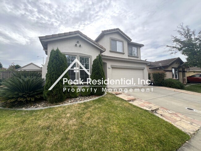 Foto del edificio - Updated 4bd/2.5ba Roseville Home with 2 Ca...