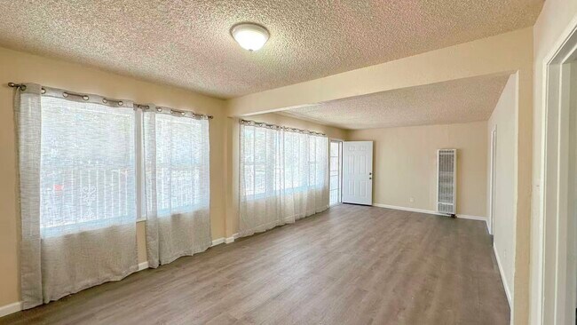 Foto del edificio - 215 Odessa Ave