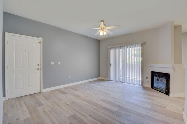 Foto del edificio - UPGRADED 2 BEDROOM CONDO!