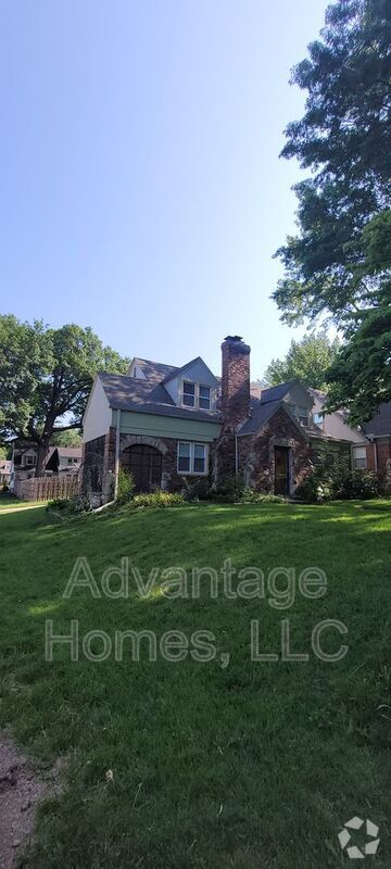 Building Photo - 200 E 73rd Terrace
