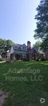 Building Photo - 200 E 73rd Terrace