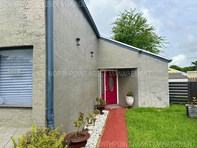 Building Photo - Charming 2BR 2BA Home w/  Full Appliance Suite • Fenced Yard • Driveway Parking in Miramar