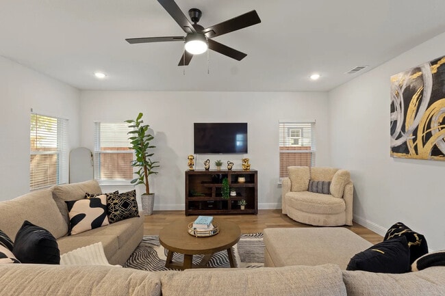 Foto del edificio - 3122 Chihuahua Ave