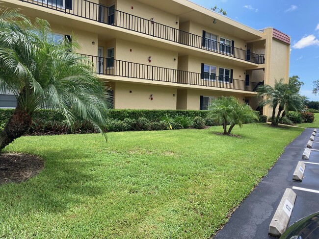 Foto del edificio - 1085 Forest Lakes Dr