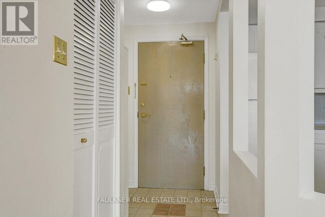 Photo du bâtiment - 550 Cambridge St S