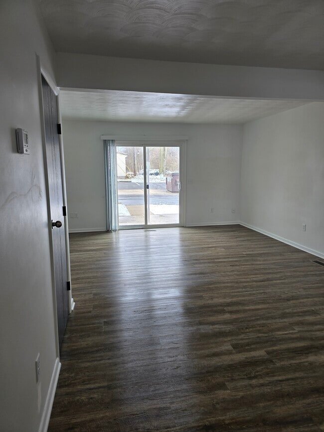 Building Photo - 162 Chris Drive