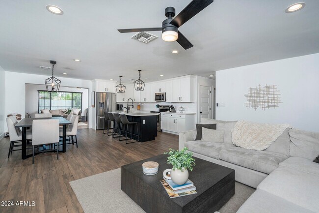 Foto del edificio - 8725 E Bonnie Rose Ave