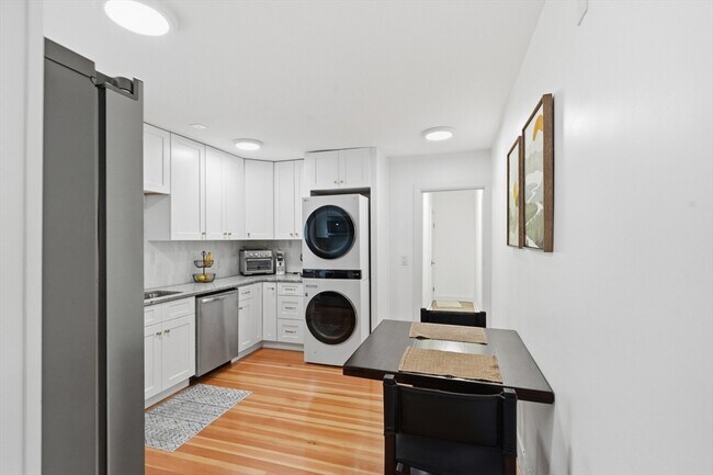 Building Photo - 31 Quimby St