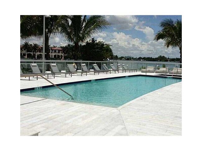 Foto del edificio - 6700 Indian Creek Dr