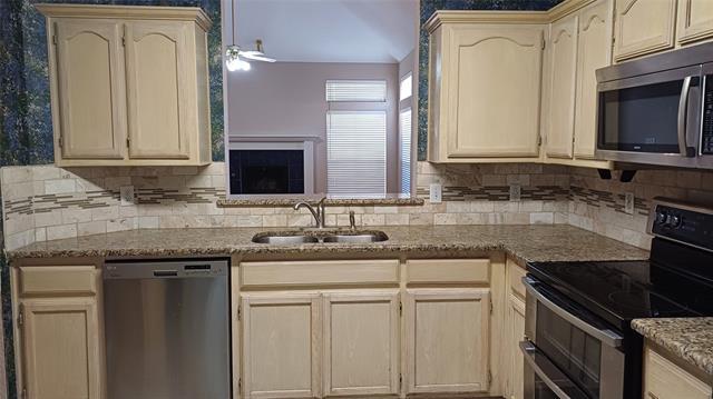Foto del edificio - 3051 Renaissance Ct