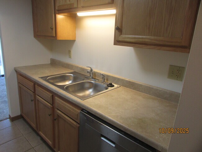 Building Photo - 1120 Eagle Feather Cir