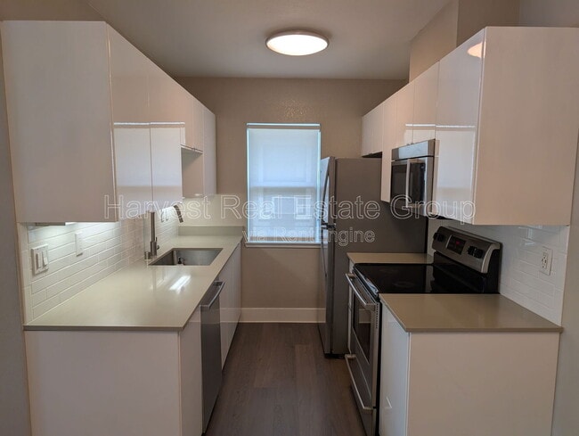Building Photo - 218 Shoreline Ct