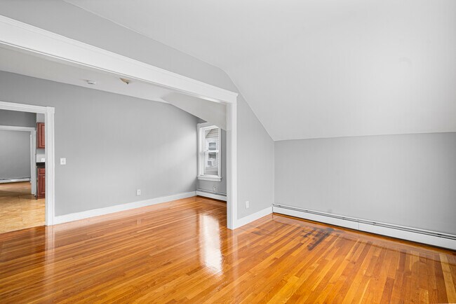 Building Photo - 73 Robin St