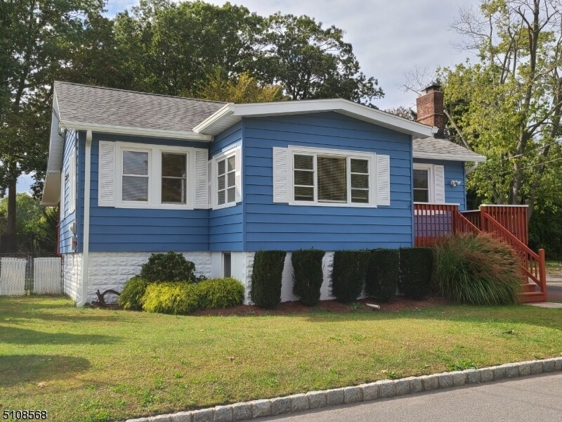 Primary Photo - 129 Louis St
