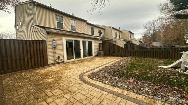 Foto del edificio - 8 Cosgrove Ct