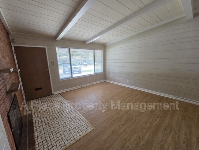 Building Photo - 2321 Noll Dr
