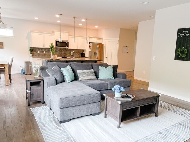 Foto del edificio - 4 Bedroom Home in Silverdale's Woodbridge Crossing!