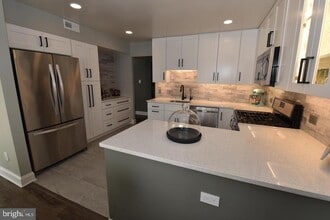 Building Photo - 1666 Parkcrest Cir