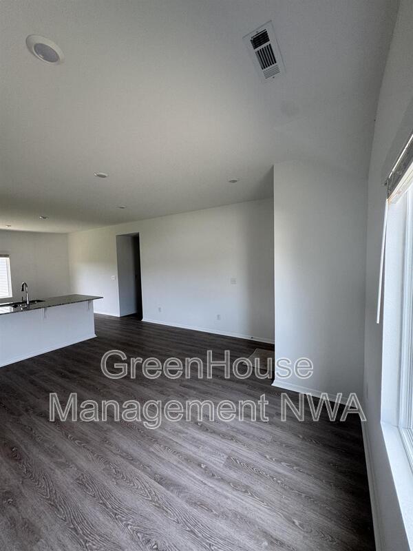 Building Photo - 2637 E Gila Wy