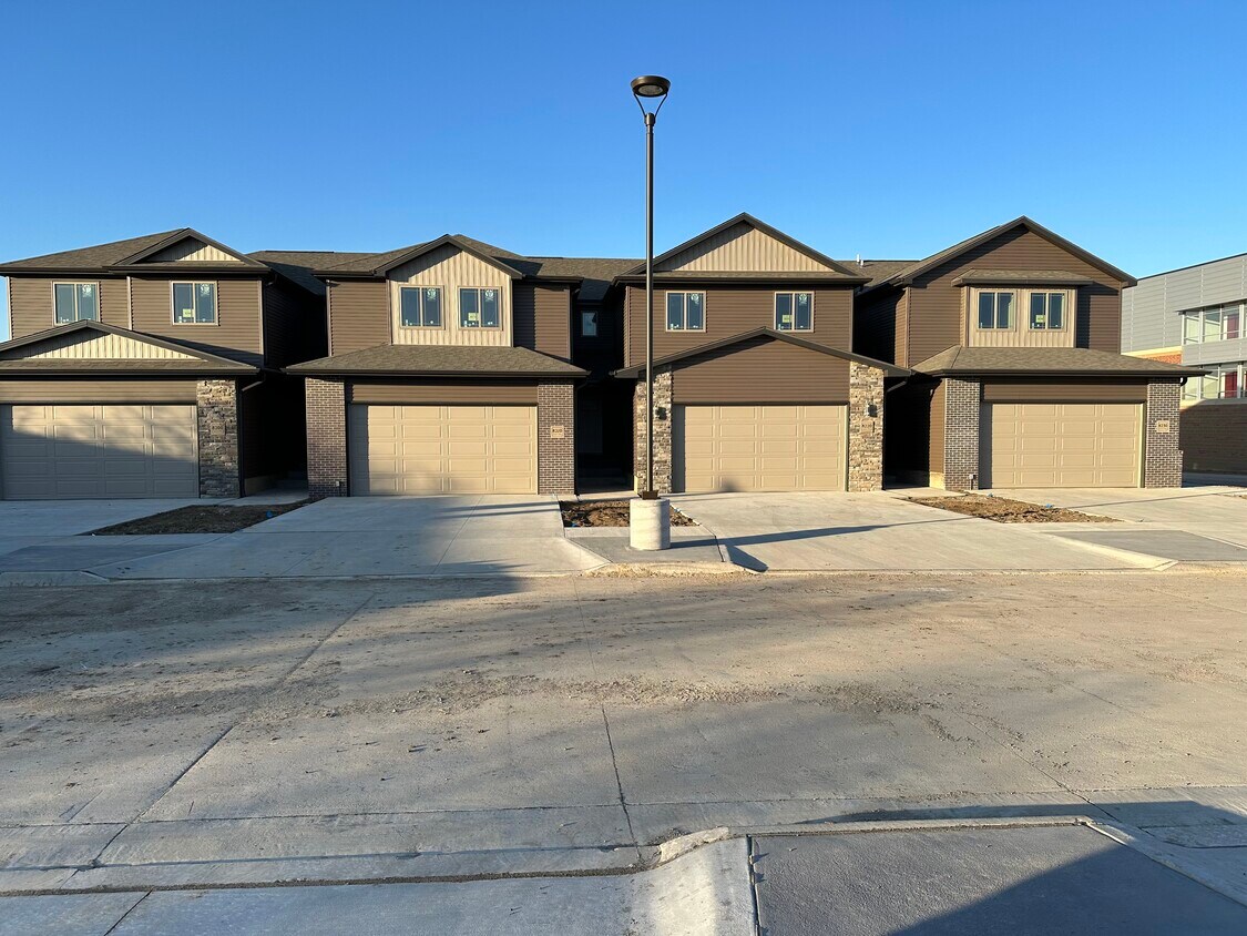 Foto principal - 8221 Ventura Pl