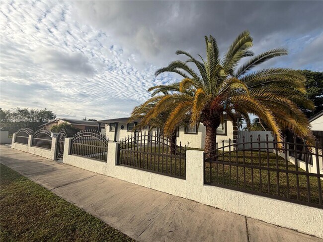 Foto del edificio - 1311 NW 176th Terrace