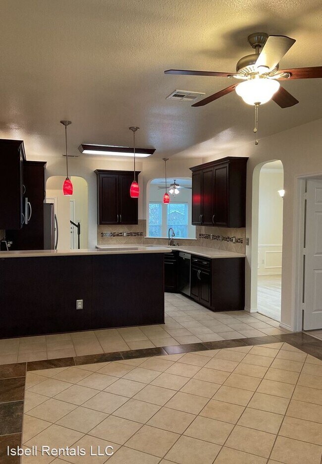 Foto del edificio - 4 br, 2.5 bath House - 102 Village Drive