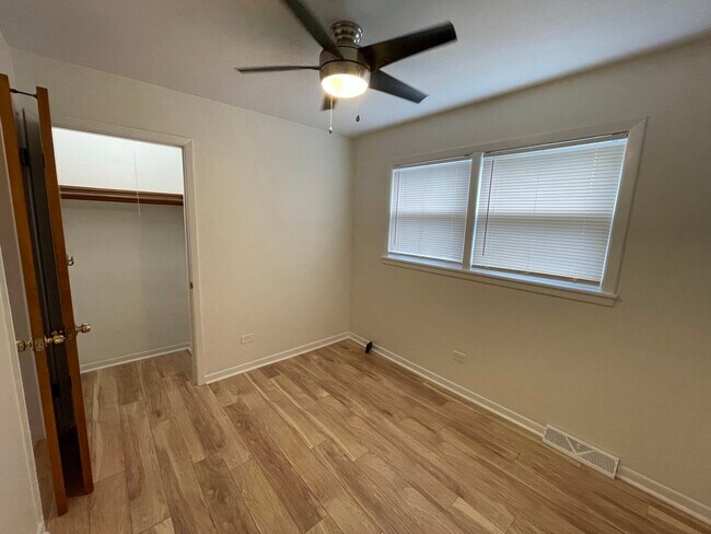 Building Photo - 3824 N Pulaski Rd
