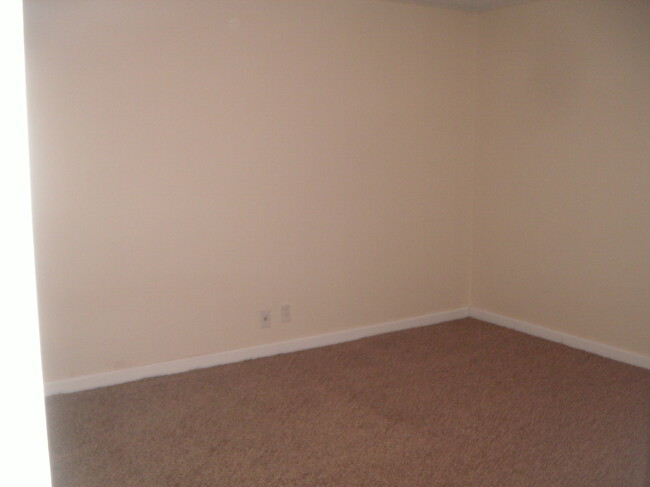 Building Photo - 215 N 45th St