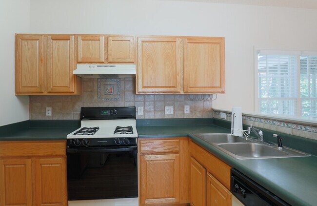 Foto del edificio - Beautiful home with Open Floor plan !!