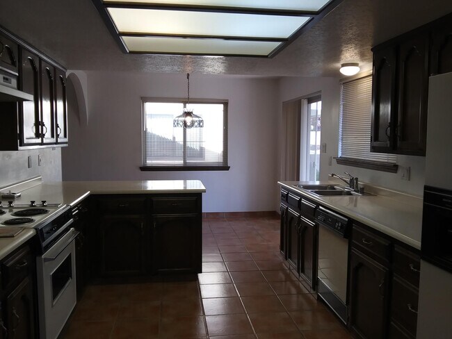 Foto del edificio - 6916 Wildwood Ln NE