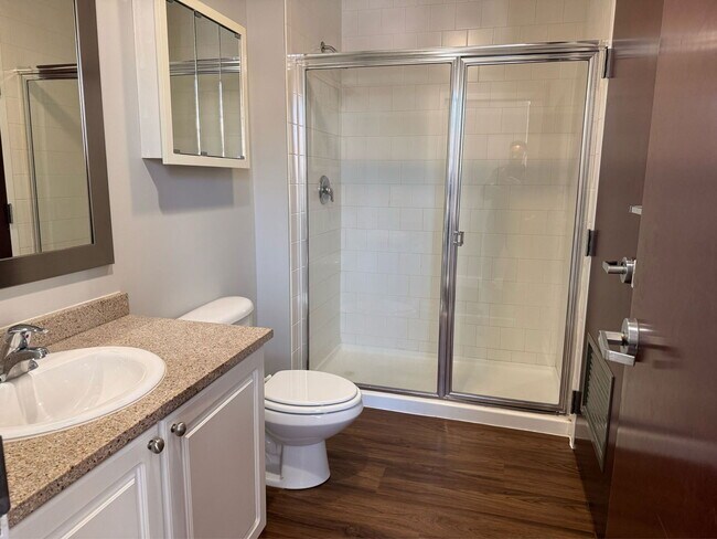 Building Photo - 210 Farmington Ave