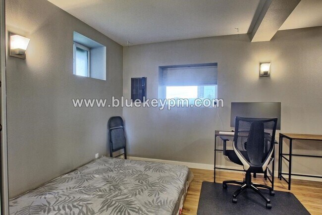 Foto del edificio - Studio Basement Apartment on Hamilton Street