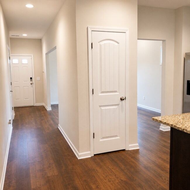 Foto del edificio - 4BR Home with Community Pool & Modern Finishes!