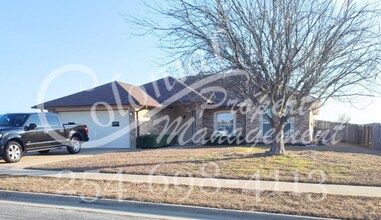 Building Photo - 402 Ali Dr