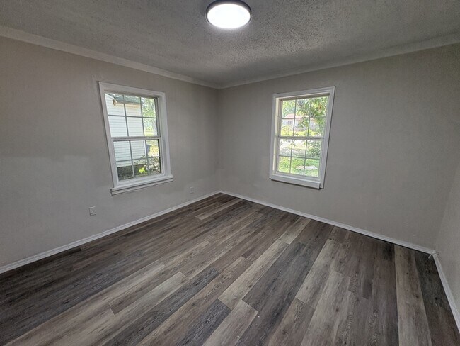 Foto del edificio - 4647 N Hartford Ave