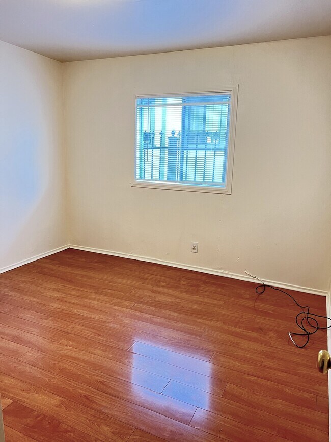 Building Photo - Oakland Rental
