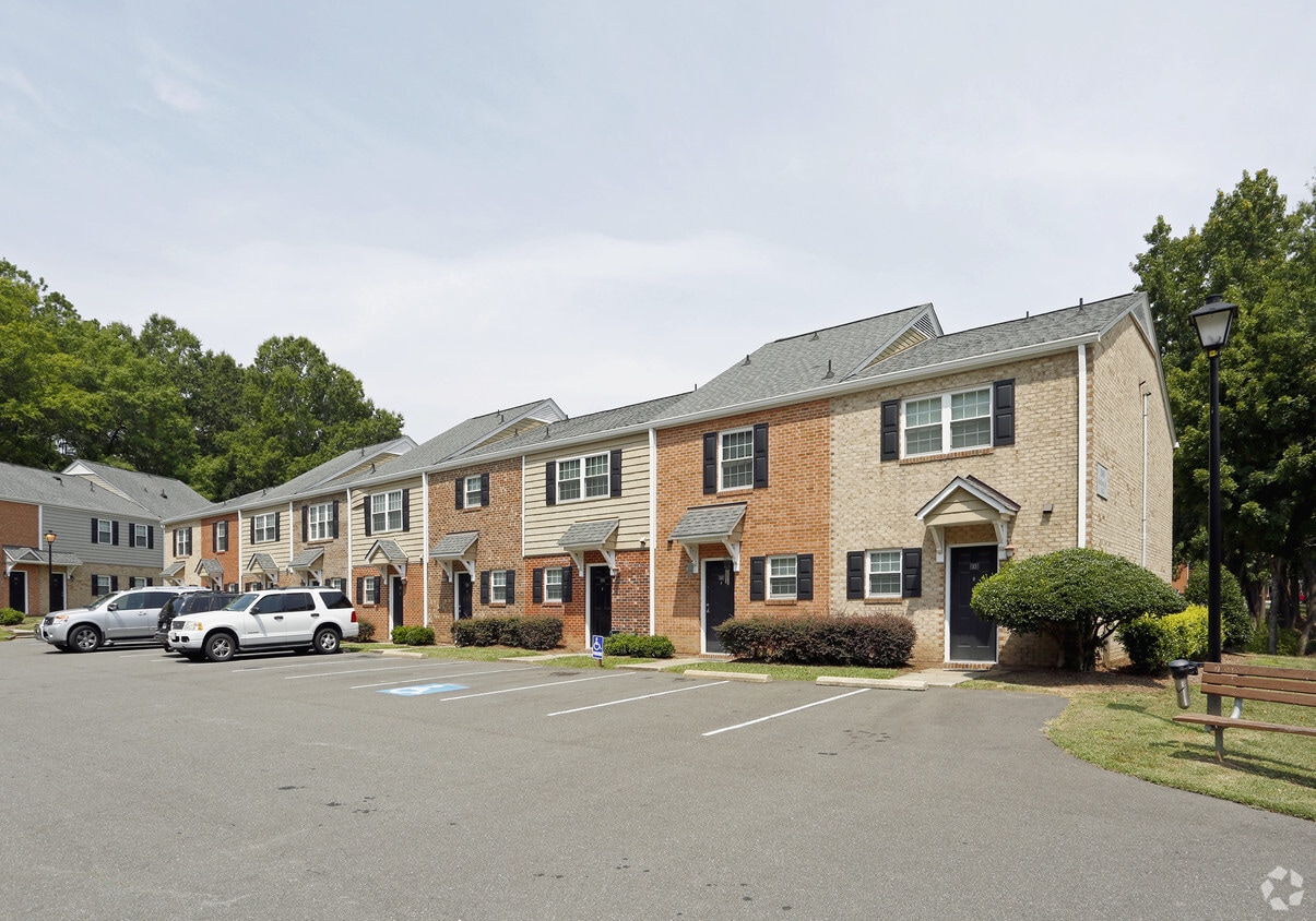 Foto principal - 501 Towns-Lexington Street Apartments