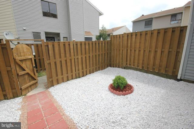 Foto del edificio - 8708 Village Square Dr