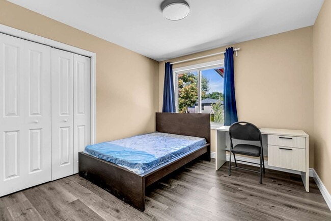 Building Photo - 709 Bridge Av