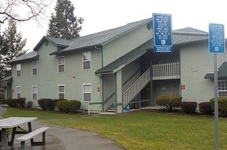 Building Photo - 113 Onyx St