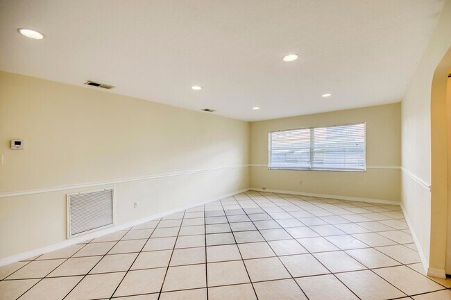 Foto del edificio - 2074 SE Doverbrook St