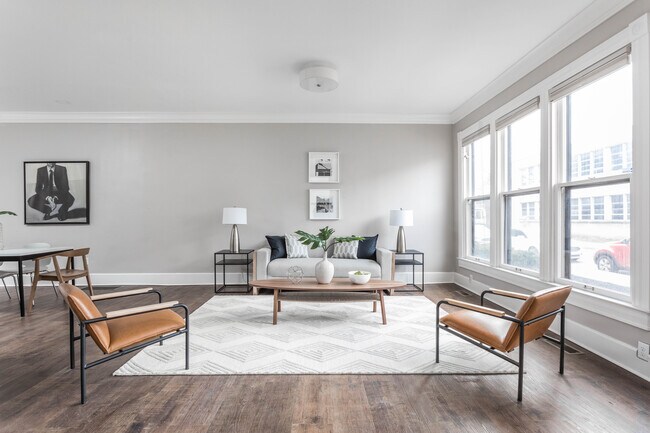 Foto del edificio - 213 E 15th St